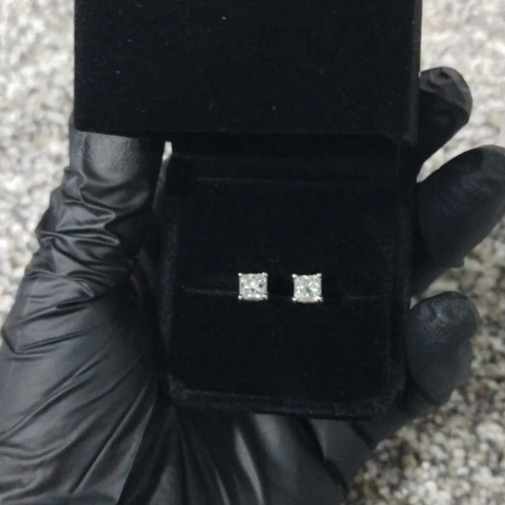 ✨ Gorgeous GIA-Certified Princess Cut Diamond Stud Earrings – 1.46ctw – Platinum
